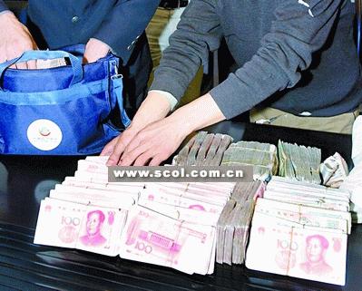 手机拍出27万新闻男子掉入鱼塘前紧急扔出手机-第1张图片-太平洋在线下载
