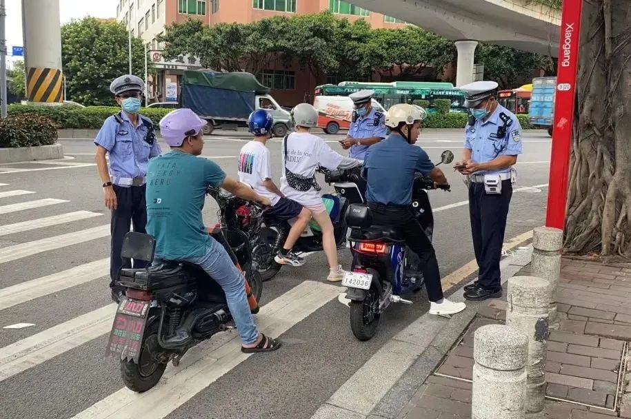 广州交警手机客户端电话广州交管电话24小时人工服务-第1张图片-太平洋在线下载