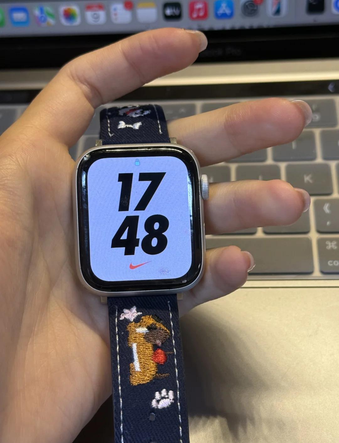 苹果表4耐克版和普通版(苹果手表4 耐克版和标准版)-第2张图片-WPS Office AI办公